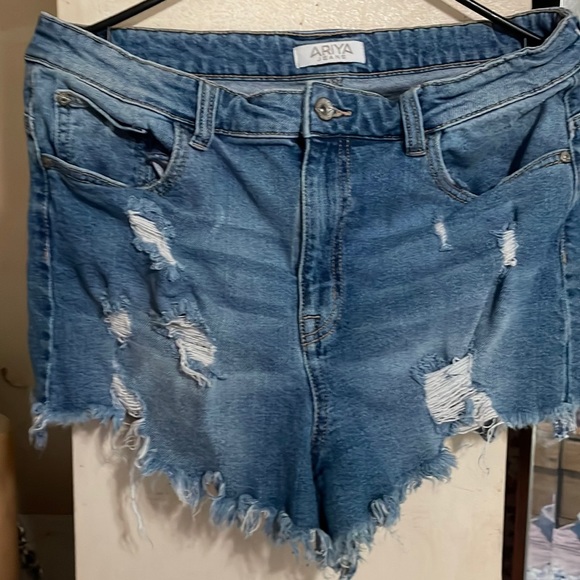 Ariya Pants - COPY - COPY - Arita Jean cut off shorts, distressed sz 15/ 32